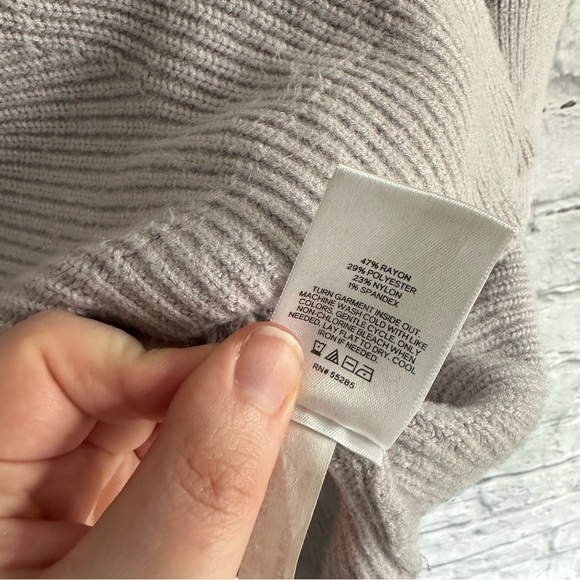 PREOWNED EXPRESS LILAC PURPLE CUT OUT TUNIC SWEATER WOMENS XS - Picture 7 of 7